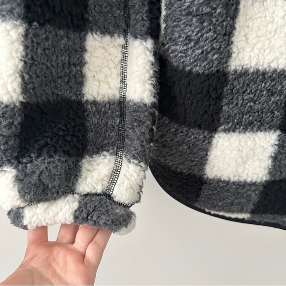 Abercrombie & Fitch The Essential A&F Sherpa Fleece Black White Buffalo Plaid S - Picture 12 of 16